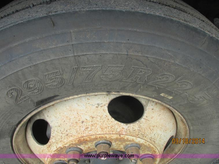 image for item J2466 2000 Ford F650 Crew Cab flatbed truck