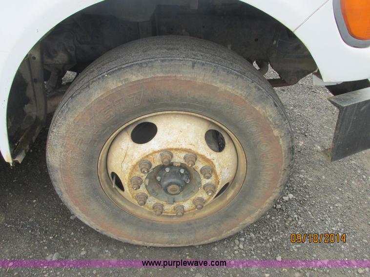 image for item J2466 2000 Ford F650 Crew Cab flatbed truck