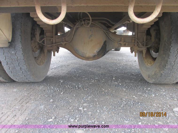 image for item J2466 2000 Ford F650 Crew Cab flatbed truck