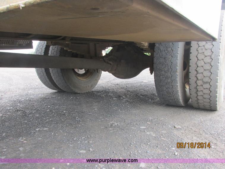 image for item J2466 2000 Ford F650 Crew Cab flatbed truck