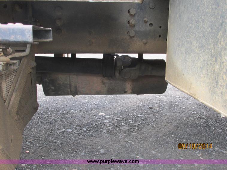 image for item J2466 2000 Ford F650 Crew Cab flatbed truck