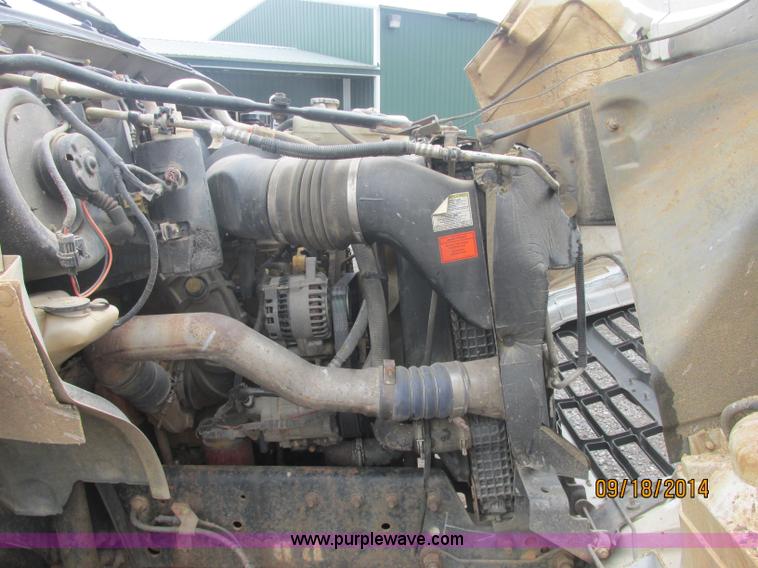 image for item J2466 2000 Ford F650 Crew Cab flatbed truck