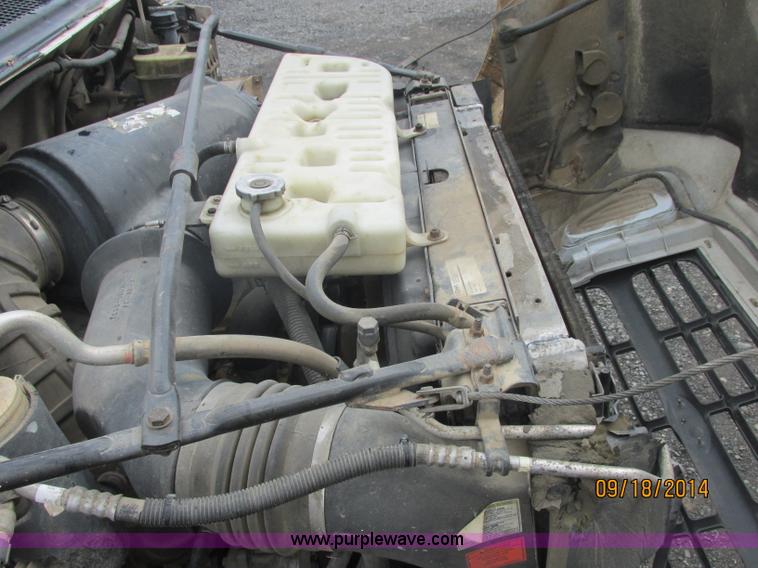 image for item J2466 2000 Ford F650 Crew Cab flatbed truck