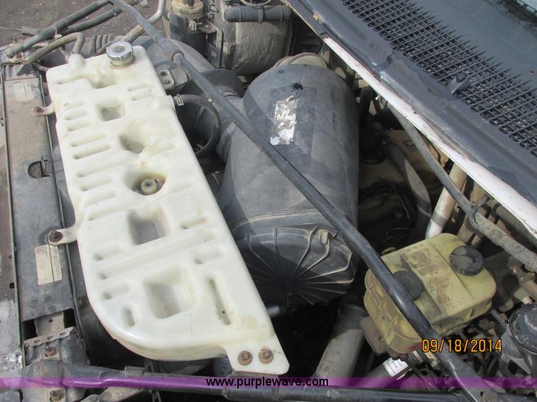 image for item J2466 2000 Ford F650 Crew Cab flatbed truck