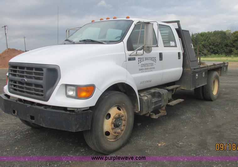 image for item J2466 2000 Ford F650 Crew Cab flatbed truck