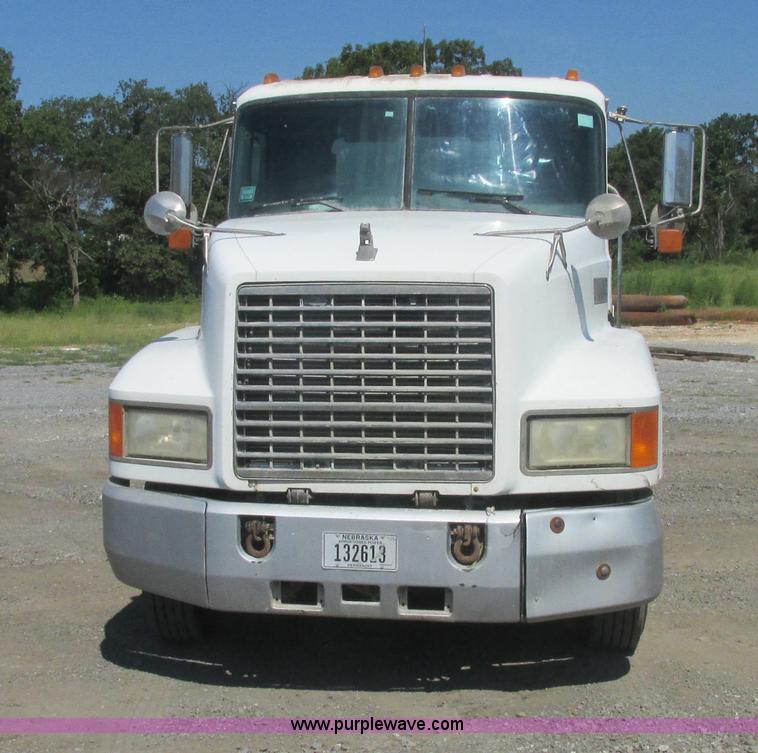 image for item J2467 1999 Mack CH613 semi truck
