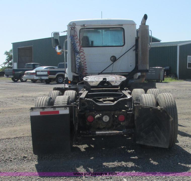 image for item J2467 1999 Mack CH613 semi truck