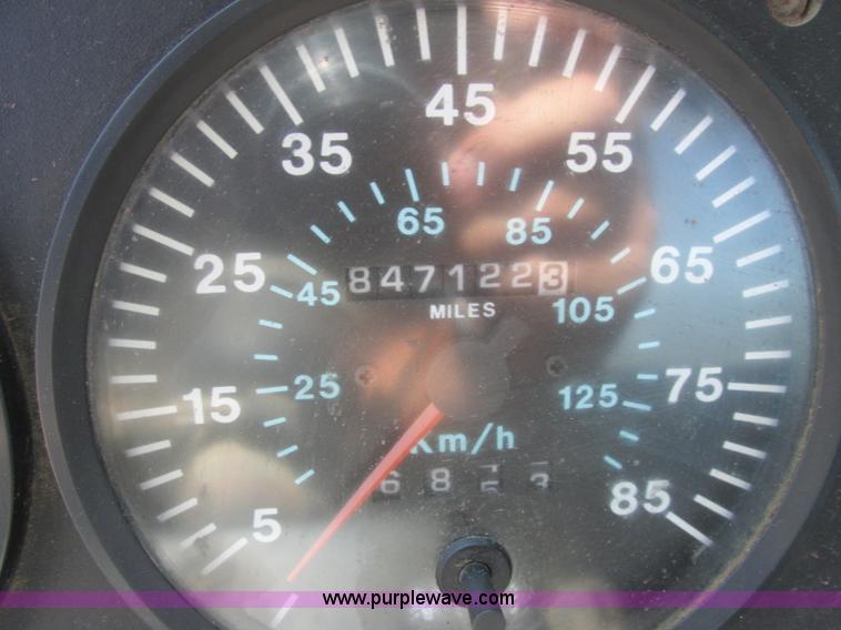 image for item J2467 1999 Mack CH613 semi truck