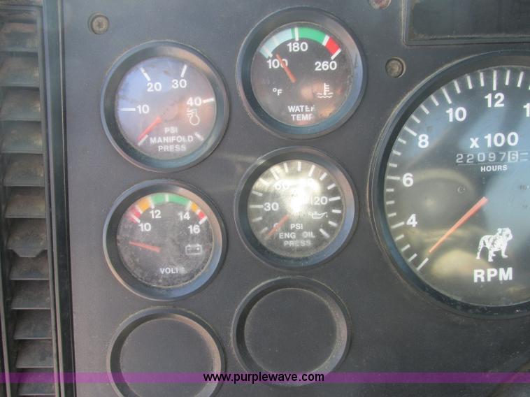 image for item J2467 1999 Mack CH613 semi truck