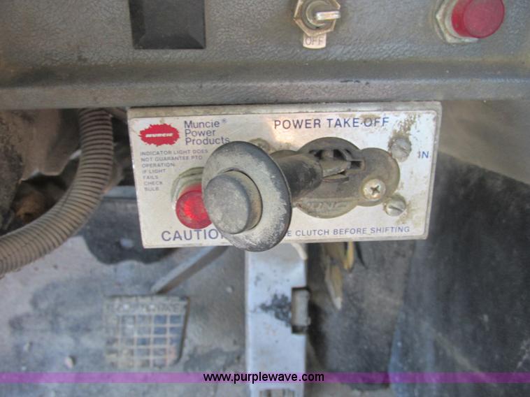 image for item J2467 1999 Mack CH613 semi truck