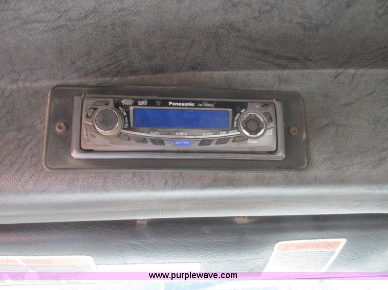 image for item J2467 1999 Mack CH613 semi truck