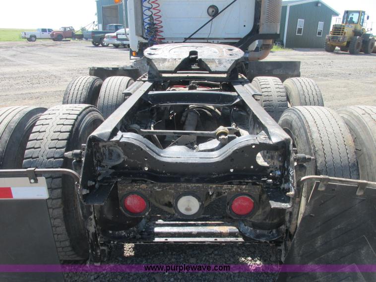 image for item J2467 1999 Mack CH613 semi truck