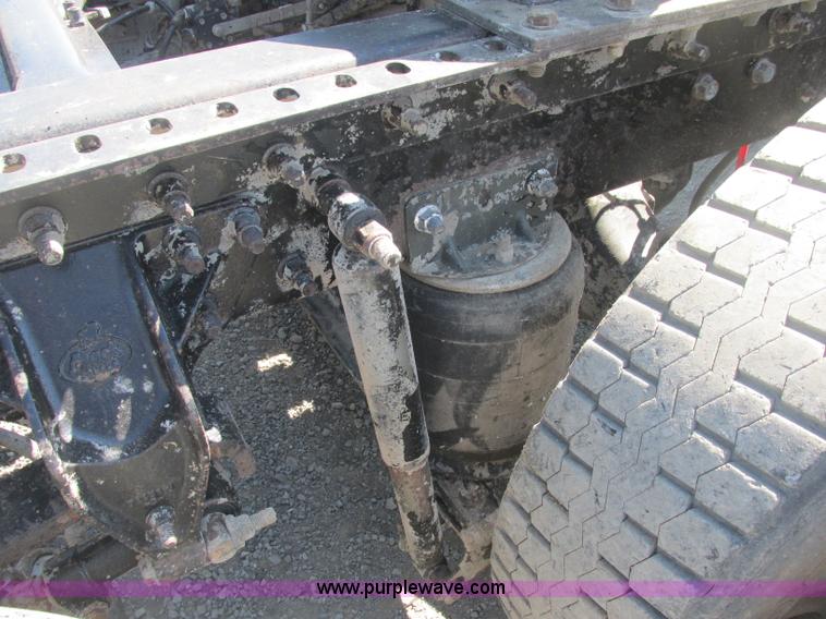 image for item J2467 1999 Mack CH613 semi truck