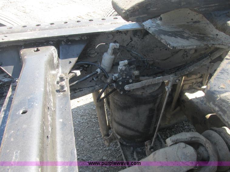 image for item J2467 1999 Mack CH613 semi truck