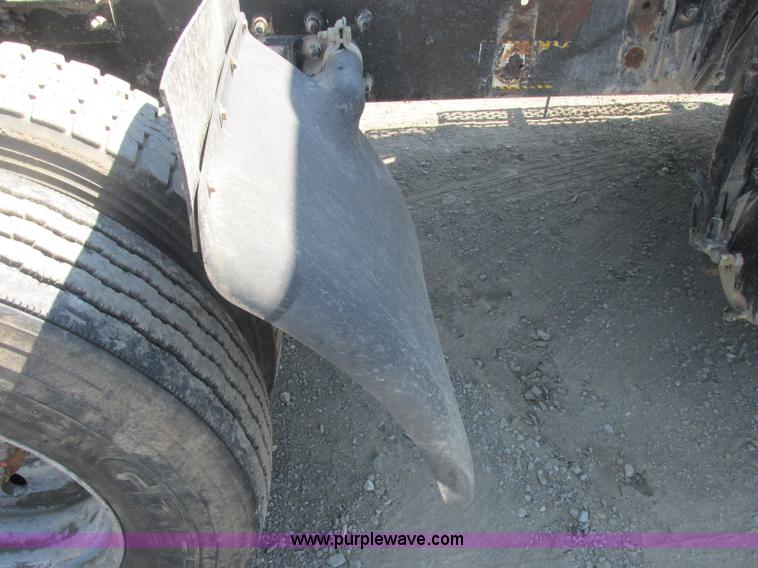 image for item J2467 1999 Mack CH613 semi truck