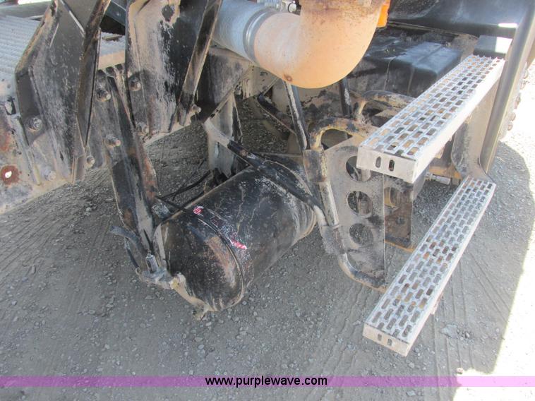 image for item J2467 1999 Mack CH613 semi truck