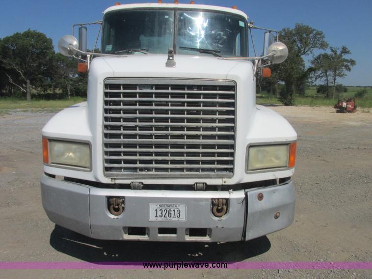 image for item J2467 1999 Mack CH613 semi truck