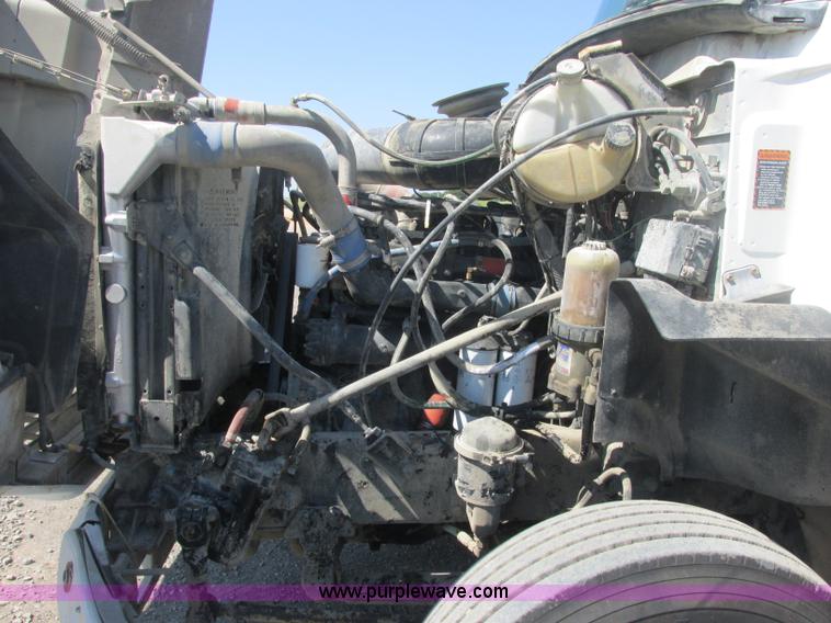 image for item J2467 1999 Mack CH613 semi truck