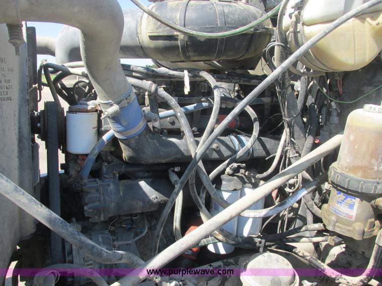 image for item J2467 1999 Mack CH613 semi truck