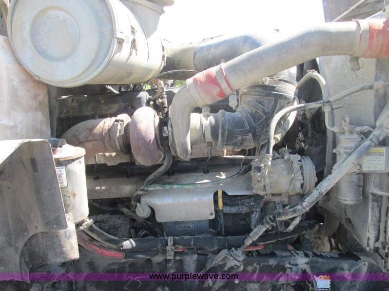 image for item J2467 1999 Mack CH613 semi truck