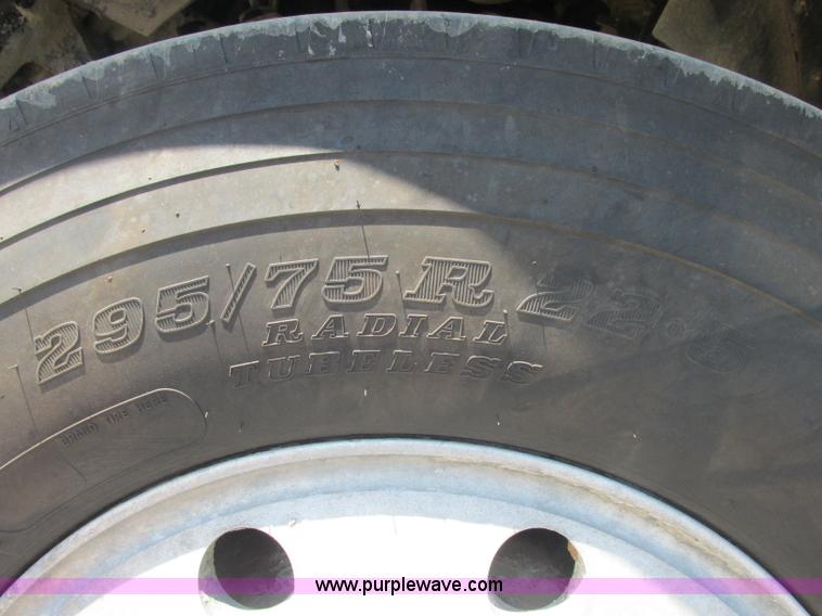 image for item J2467 1999 Mack CH613 semi truck