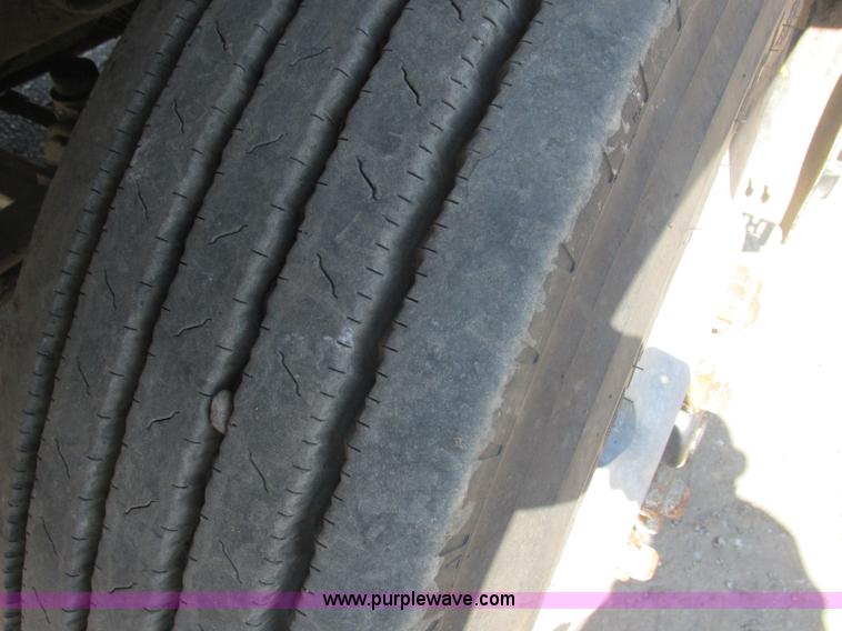 image for item J2467 1999 Mack CH613 semi truck