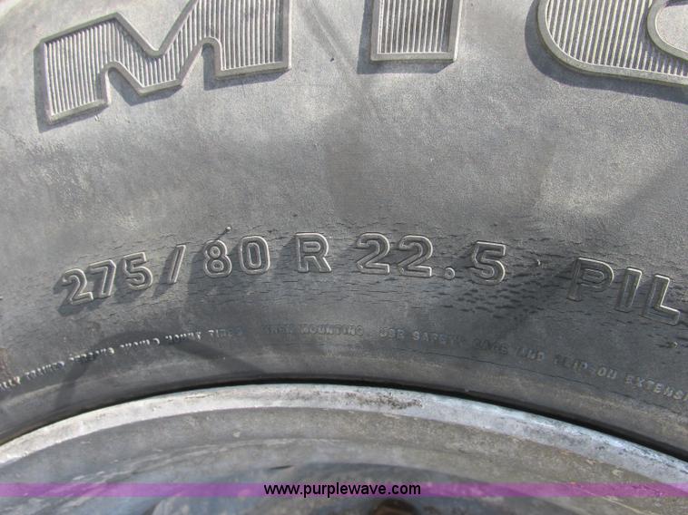 image for item J2467 1999 Mack CH613 semi truck