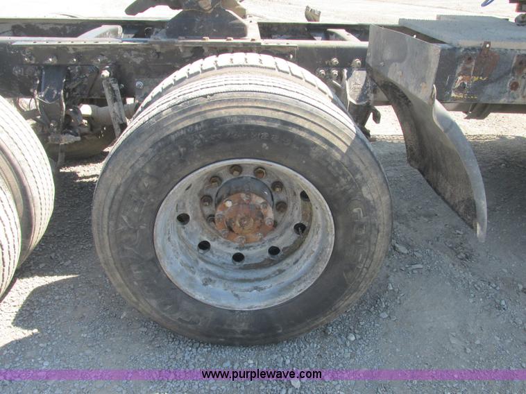 image for item J2467 1999 Mack CH613 semi truck