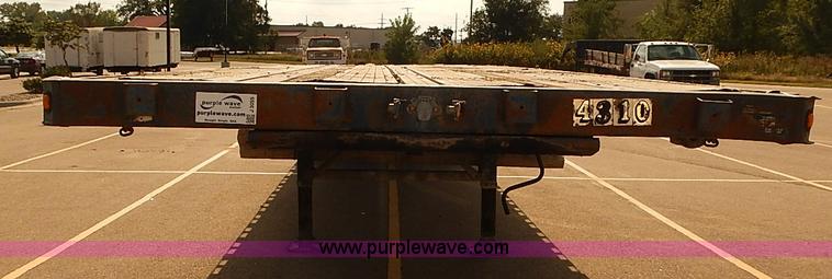 image for item J3055 1998 Wabash flatbed trailer