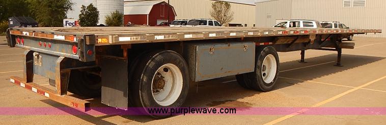 image for item J3055 1998 Wabash flatbed trailer