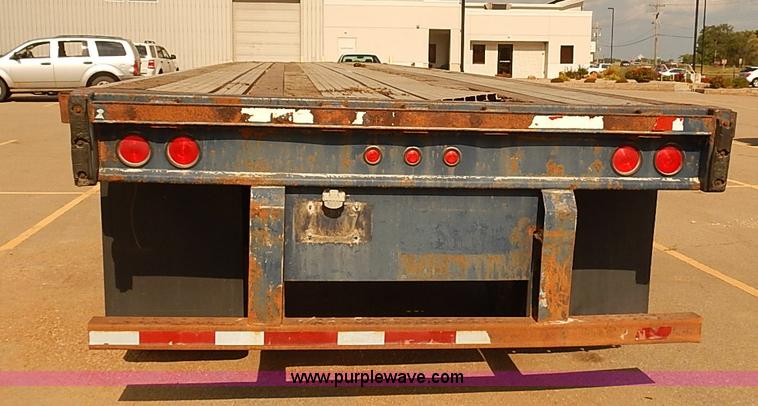 image for item J3055 1998 Wabash flatbed trailer