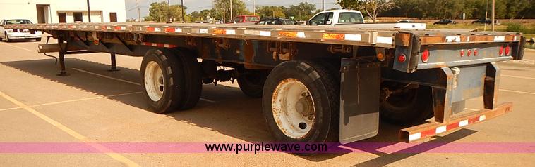 image for item J3055 1998 Wabash flatbed trailer
