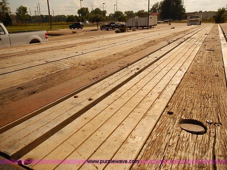 image for item J3055 1998 Wabash flatbed trailer