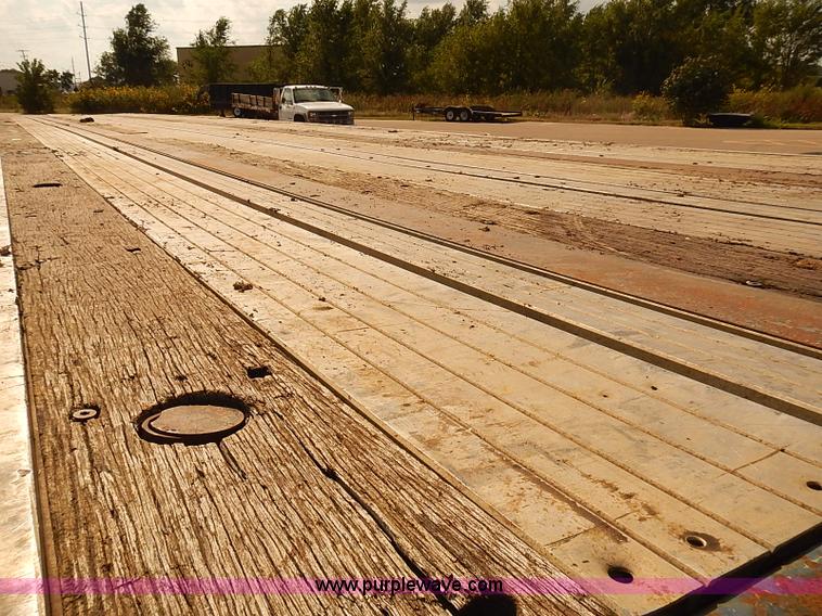 image for item J3055 1998 Wabash flatbed trailer