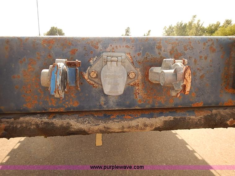 image for item J3055 1998 Wabash flatbed trailer