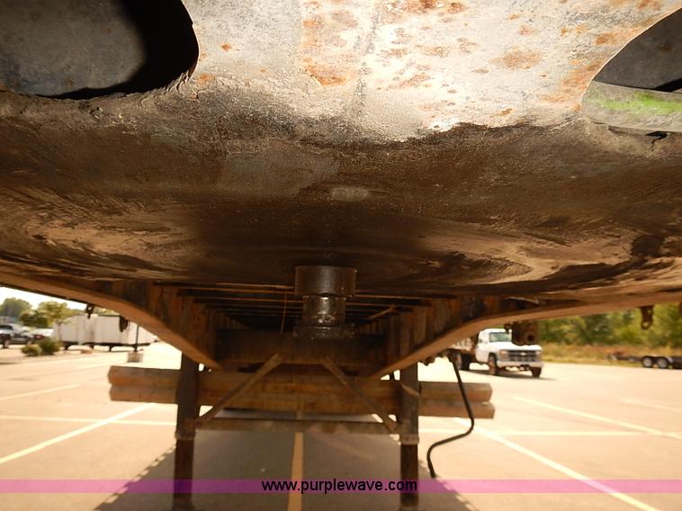 image for item J3055 1998 Wabash flatbed trailer