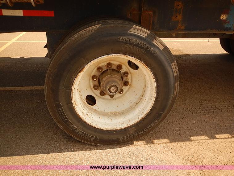 image for item J3055 1998 Wabash flatbed trailer