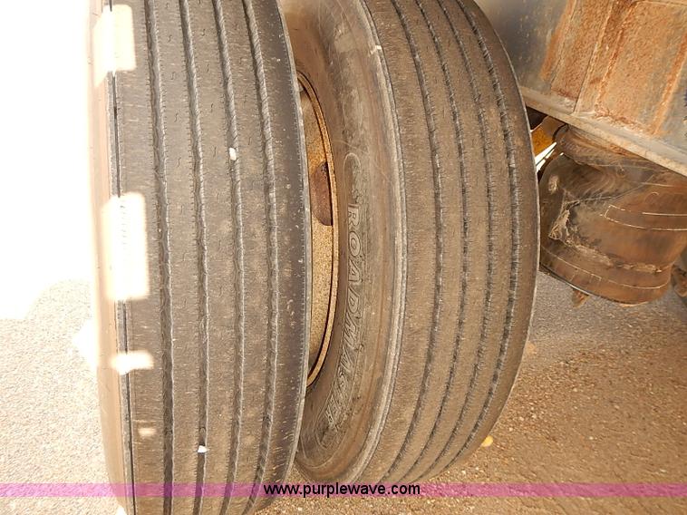 image for item J3055 1998 Wabash flatbed trailer