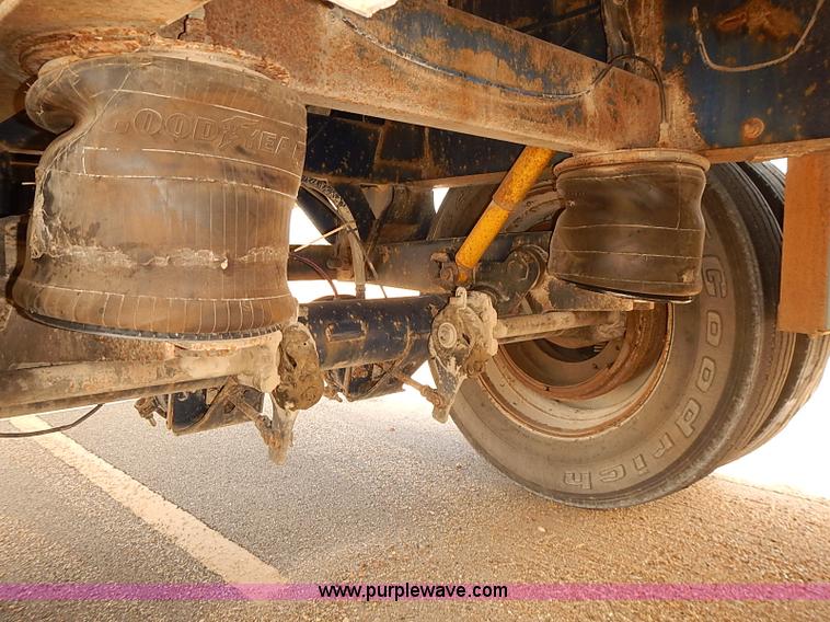 image for item J3055 1998 Wabash flatbed trailer