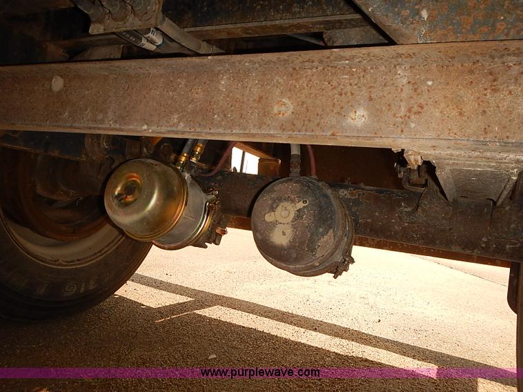 image for item J3055 1998 Wabash flatbed trailer