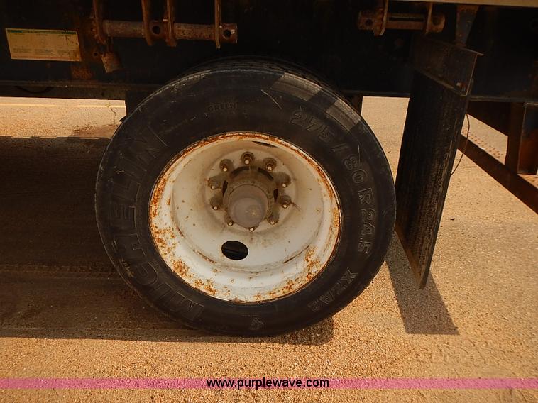 image for item J3055 1998 Wabash flatbed trailer