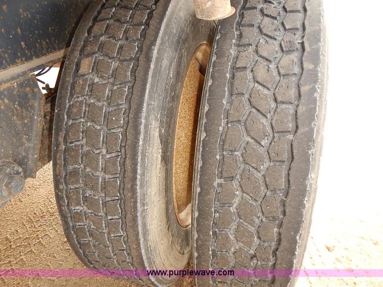 image for item J3055 1998 Wabash flatbed trailer