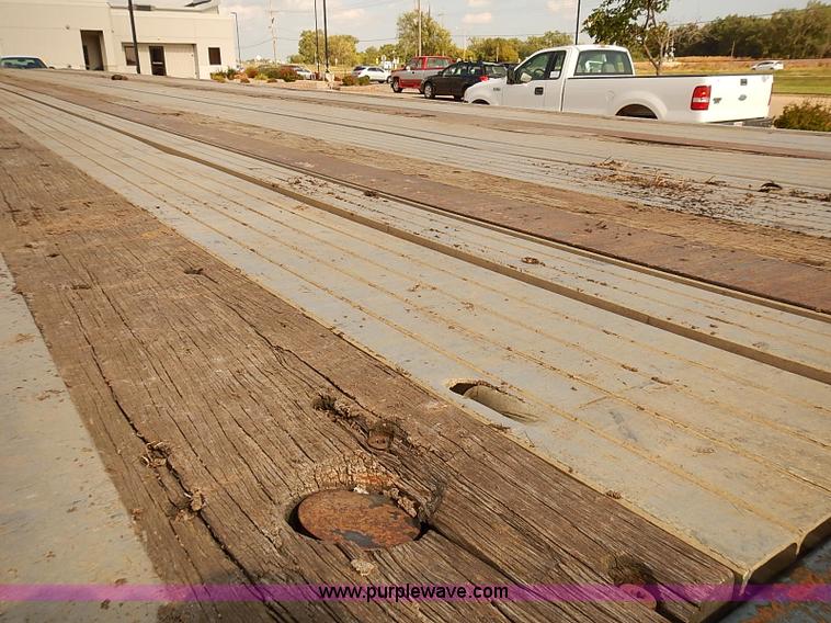 image for item J3055 1998 Wabash flatbed trailer