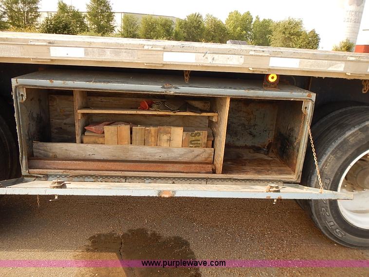image for item J3055 1998 Wabash flatbed trailer