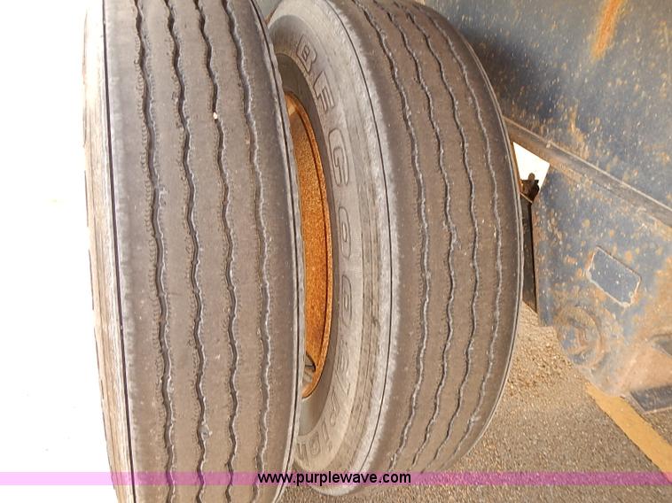 image for item J3055 1998 Wabash flatbed trailer