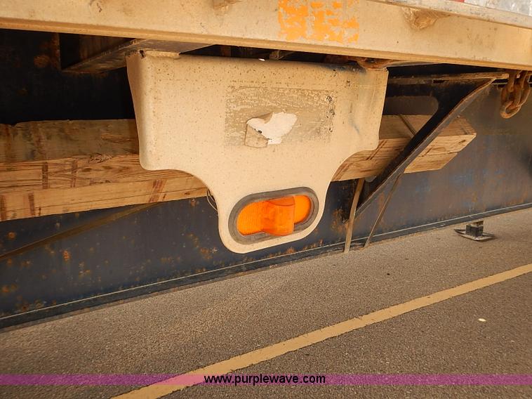 image for item J3055 1998 Wabash flatbed trailer