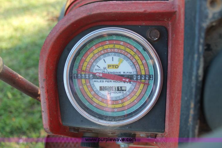 image for item AJ9257 1972 International Farmall 666 tractor