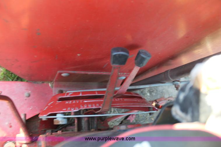 image for item AJ9257 1972 International Farmall 666 tractor