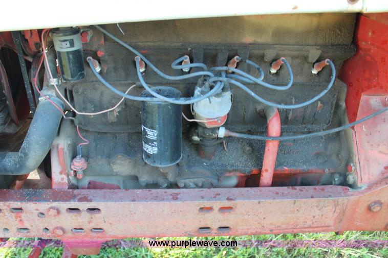 image for item AJ9257 1972 International Farmall 666 tractor