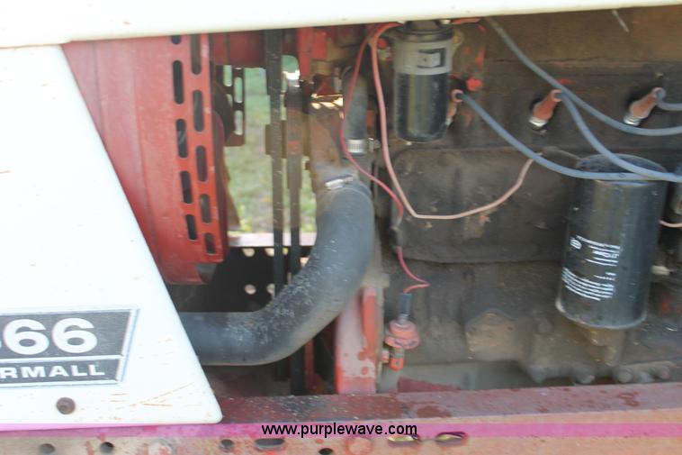 image for item AJ9257 1972 International Farmall 666 tractor
